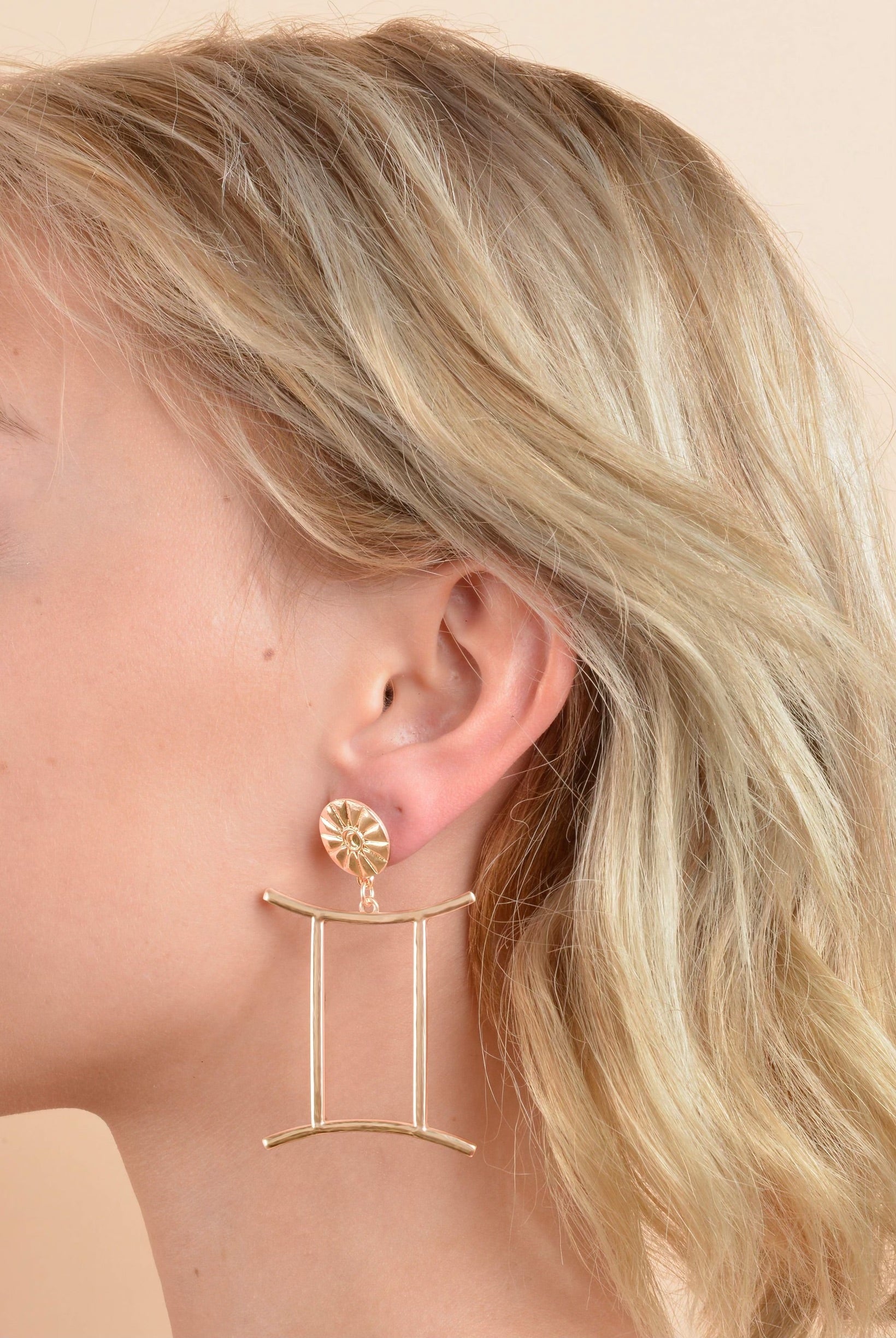 {{ Zodiac sign jewelry }} {{ zodiac jewelry men }} {{ zodiac jewelry gifts }} {{ zodiac earrings }} {{ zodiac necklaces }} {{ birthday gifts for him}} {{ zodiac bracelets}} {{ astrology jewelry}}